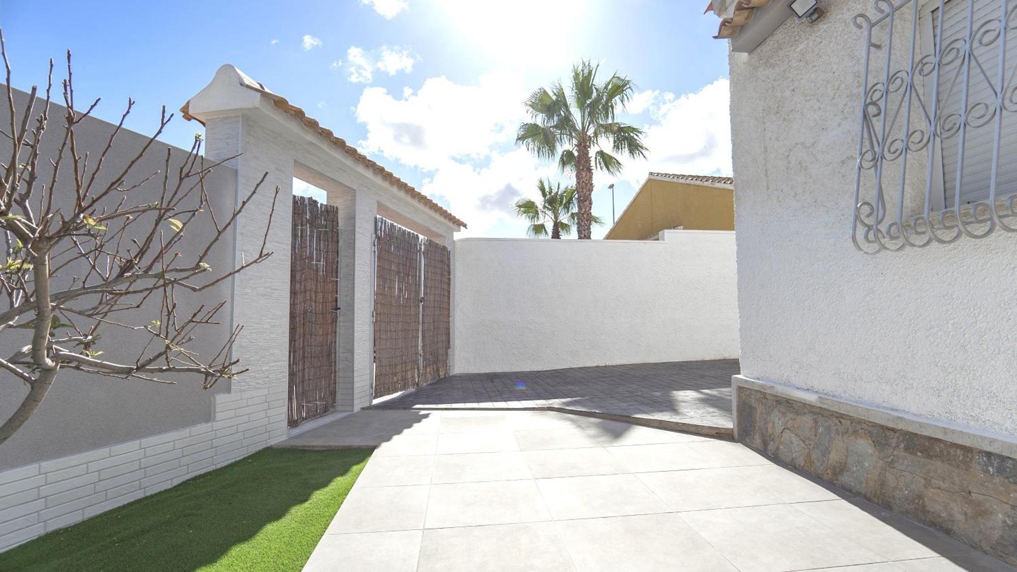 Modern Detached 4 Bed 3 Bath Villa With Private Pool Close To All Amenities Villamartin  Ngoại thất bức ảnh
