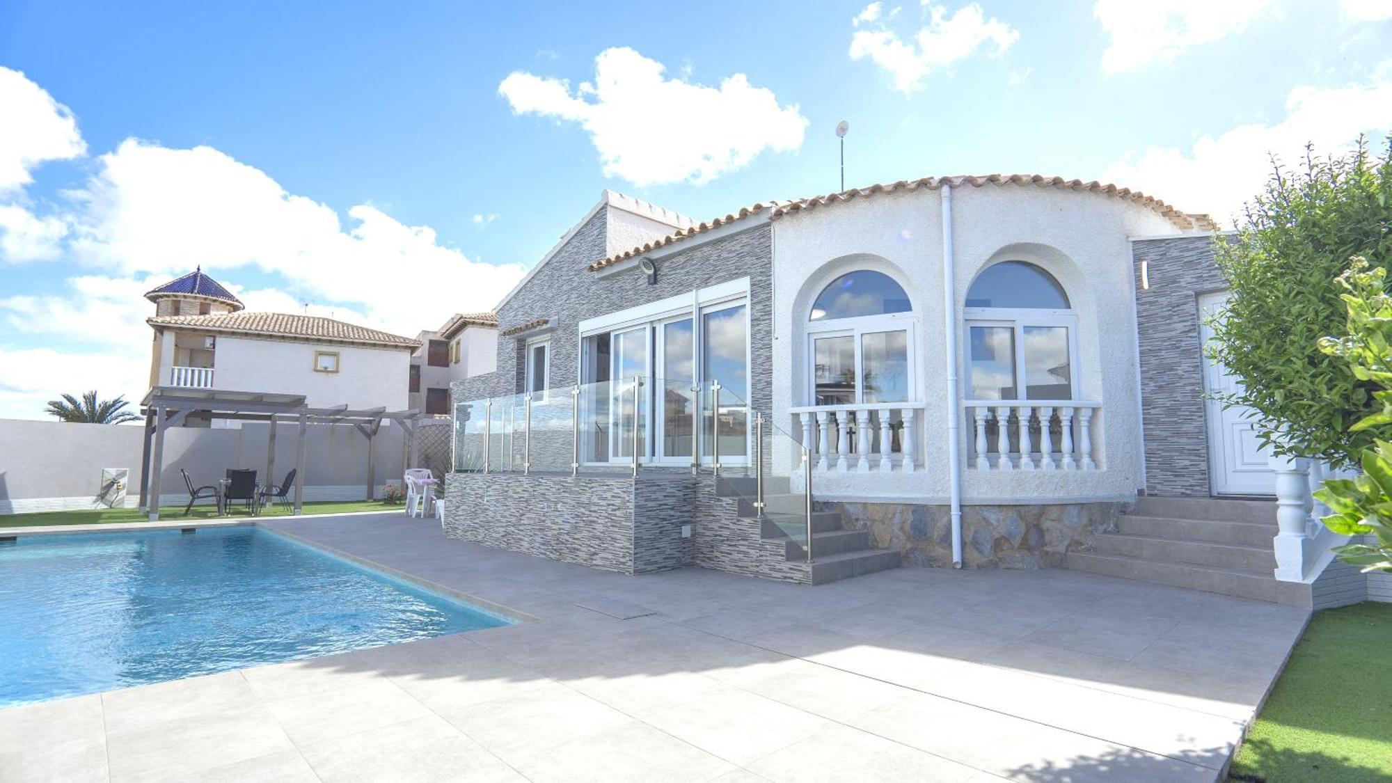 Modern Detached 4 Bed 3 Bath Villa With Private Pool Close To All Amenities Villamartin  Ngoại thất bức ảnh